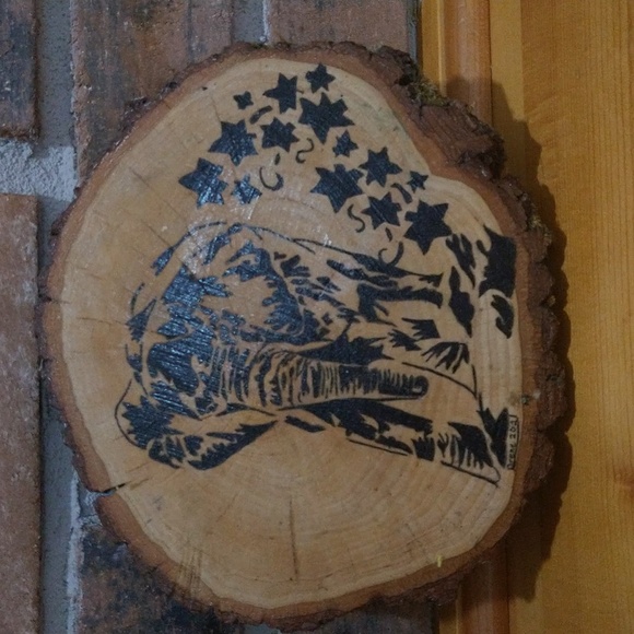 Sliced tree trunk painted shellac elephant picture - Picture 9 of 9